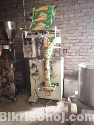 Chips packaging machine